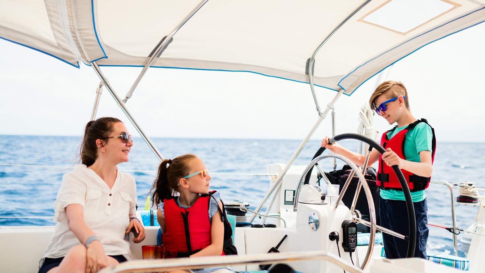 Les eaux cristallines de Tabarca, accessibles en bateau